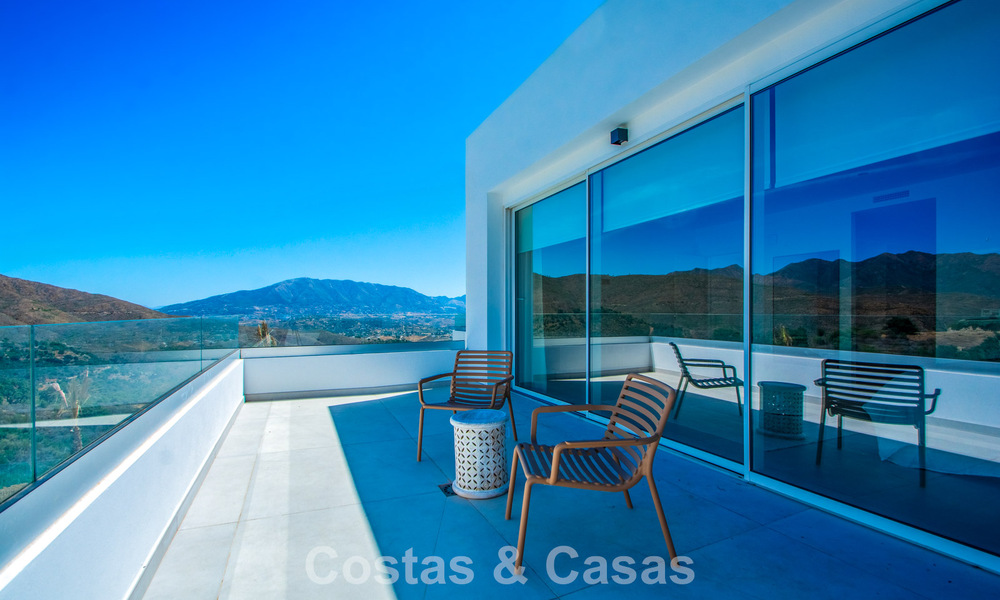 Moderne en instapklare nieuwbouwvilla te koop ten oosten van Marbella centrum 779724