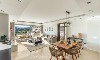 Eigentijds appartement met panoramisch golf- en zeezicht te koop in Marbella - Benahavis 779800 