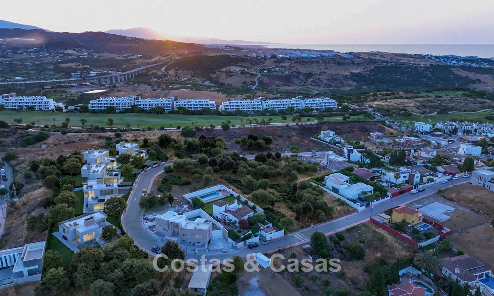Exclusieve luxevilla te koop in een golfomgeving nabij Estepona centrum 779828