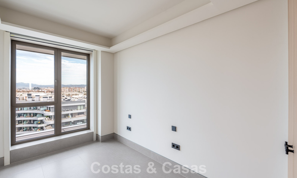 Exclusief, modern appartement met panoramisch zeezicht te koop, direct a/d strandpromenade in Malaga stad 779886