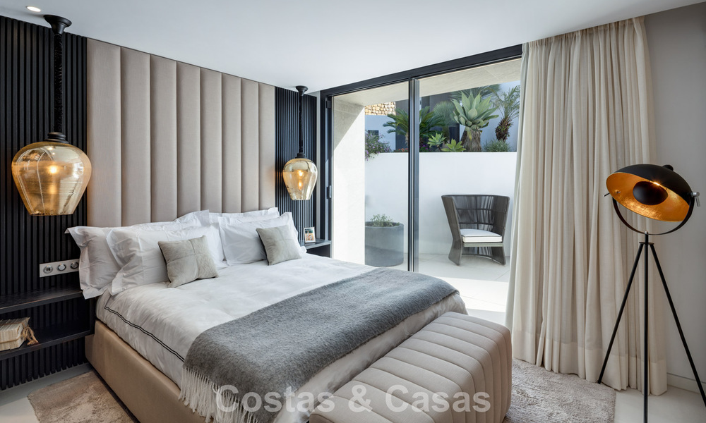 Avant-garde desginervilla met panoramisch zeezicht te koop in een gated community in Benahavis - Marbella 779976