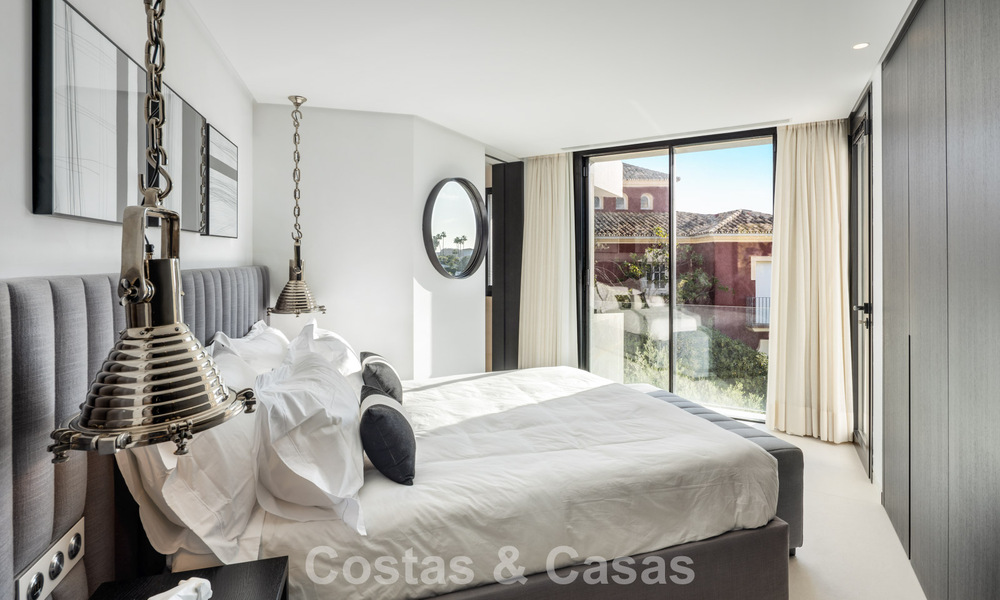 Avant-garde desginervilla met panoramisch zeezicht te koop in een gated community in Benahavis - Marbella 779977