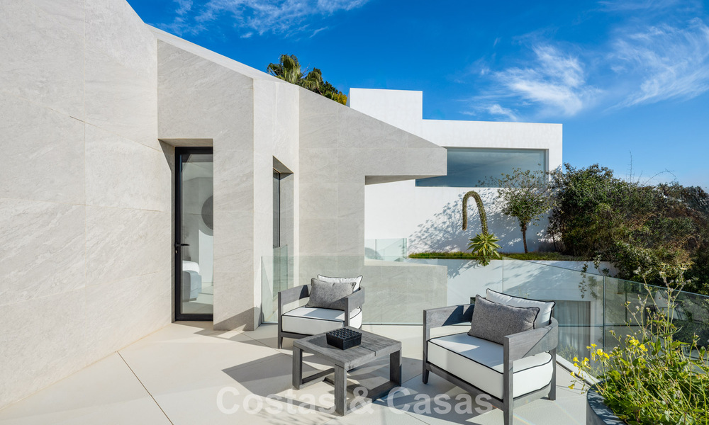 Avant-garde desginervilla met panoramisch zeezicht te koop in een gated community in Benahavis - Marbella 779979