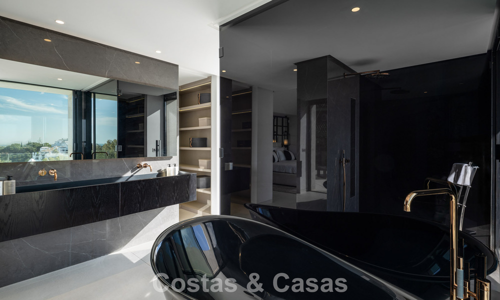Avant-garde desginervilla met panoramisch zeezicht te koop in een gated community in Benahavis - Marbella 779981