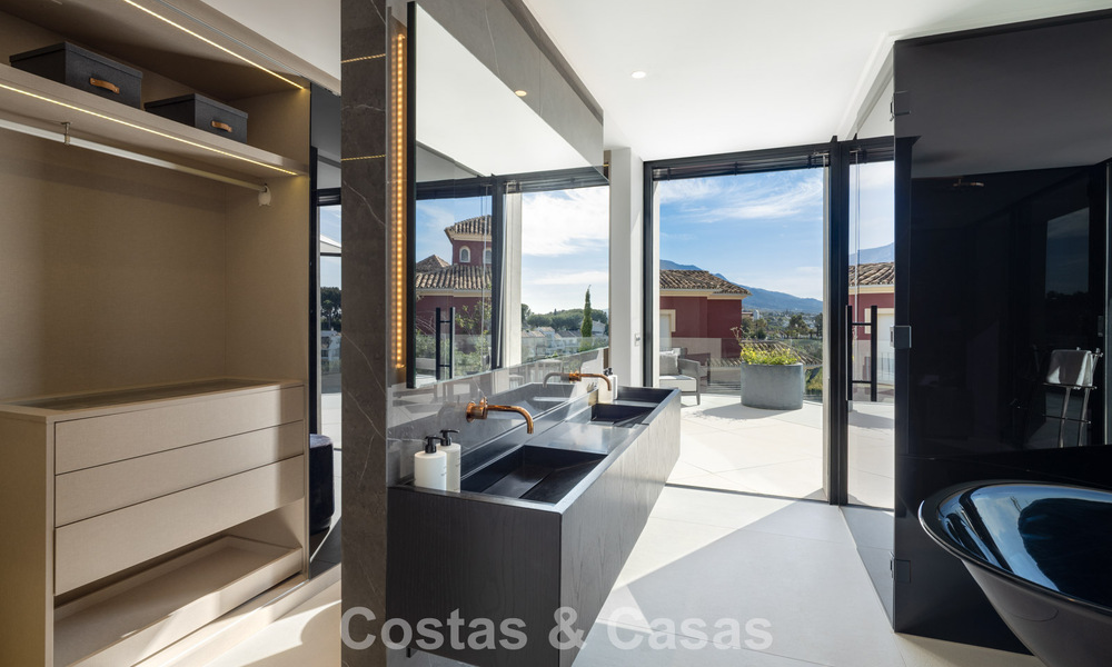 Avant-garde desginervilla met panoramisch zeezicht te koop in een gated community in Benahavis - Marbella 779982