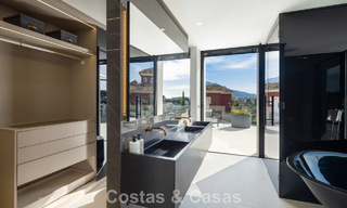 Avant-garde desginervilla met panoramisch zeezicht te koop in een gated community in Benahavis - Marbella 779982 