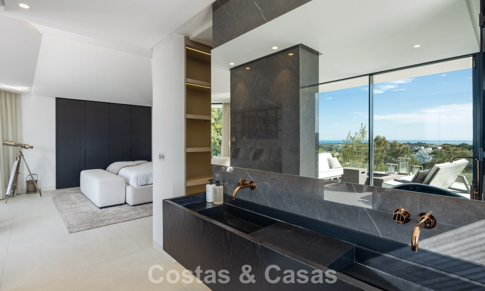 Avant-garde desginervilla met panoramisch zeezicht te koop in een gated community in Benahavis - Marbella 779983