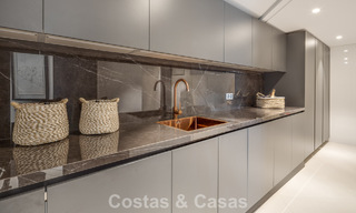 Avant-garde desginervilla met panoramisch zeezicht te koop in een gated community in Benahavis - Marbella 779992 