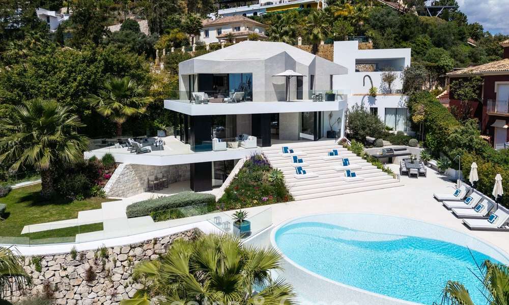 Avant-garde desginervilla met panoramisch zeezicht te koop in een gated community in Benahavis - Marbella 780011