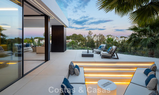 Avant-garde desginervilla met panoramisch zeezicht te koop in een gated community in Benahavis - Marbella 780012 