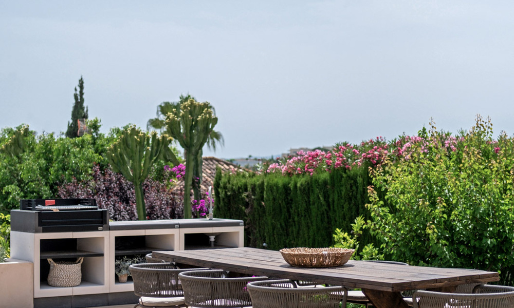 Instapklare luxevilla met Ibiziaanse bouwstijl te koop in een zeer gewilde urbanisatie van Benahavis - Marbella 780019
