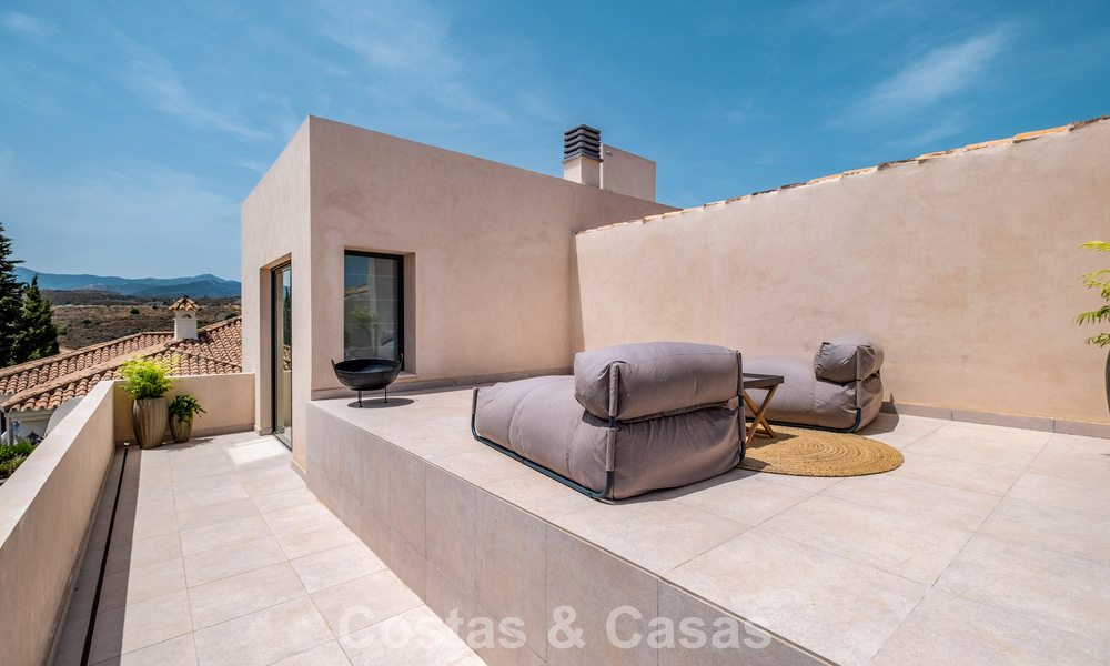 Instapklare luxevilla met Ibiziaanse bouwstijl te koop in een zeer gewilde urbanisatie van Benahavis - Marbella 780024