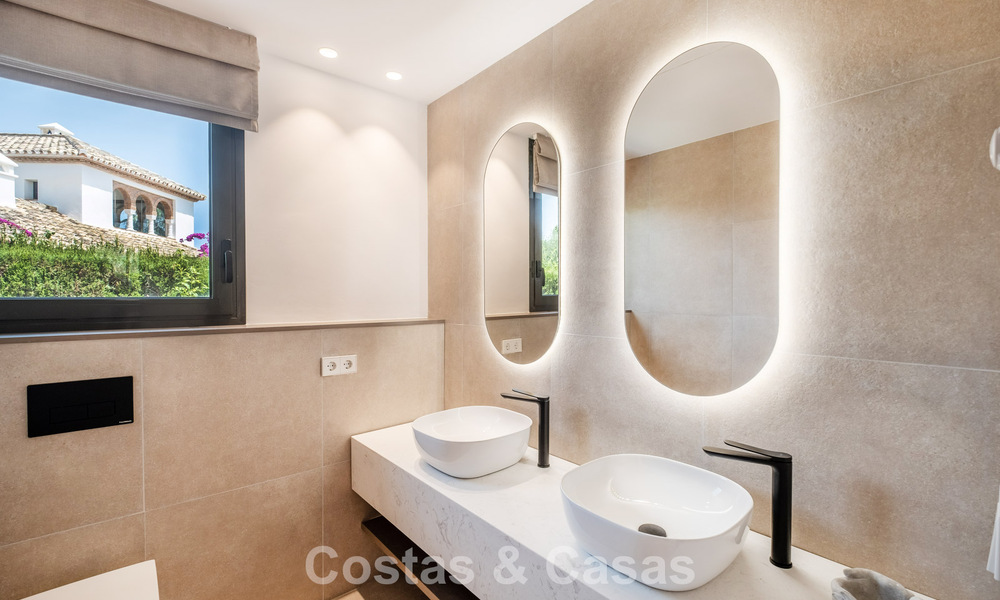 Instapklare luxevilla met Ibiziaanse bouwstijl te koop in een zeer gewilde urbanisatie van Benahavis - Marbella 780045