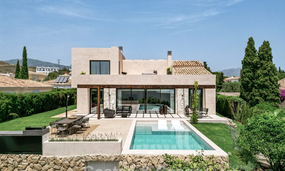 Instapklare luxevilla met Ibiziaanse bouwstijl te koop in een zeer gewilde urbanisatie van Benahavis - Marbella 780046