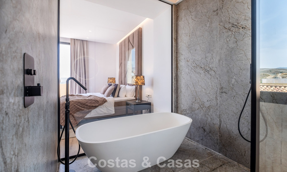 Instapklare luxevilla met Ibiziaanse bouwstijl te koop in een zeer gewilde urbanisatie van Benahavis - Marbella 780051