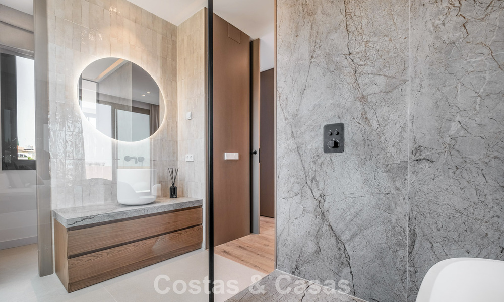 Instapklare luxevilla met Ibiziaanse bouwstijl te koop in een zeer gewilde urbanisatie van Benahavis - Marbella 780054