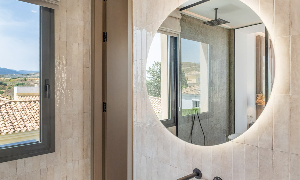 Instapklare luxevilla met Ibiziaanse bouwstijl te koop in een zeer gewilde urbanisatie van Benahavis - Marbella 780056