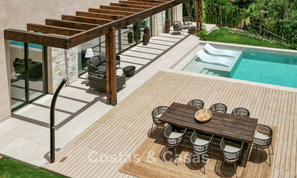 Instapklare luxevilla met Ibiziaanse bouwstijl te koop in een zeer gewilde urbanisatie van Benahavis - Marbella 780058