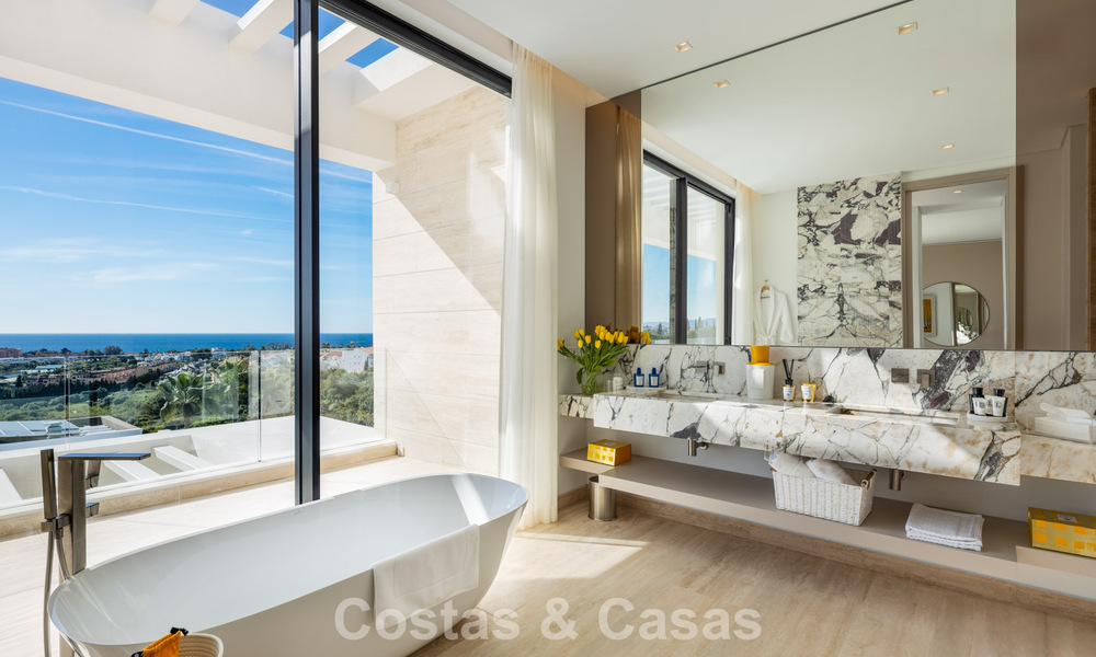 High-end luxevilla met panoramische vergezichten te koop in een golfresort op de Golden Mile in Benahavis - Marbella 780123