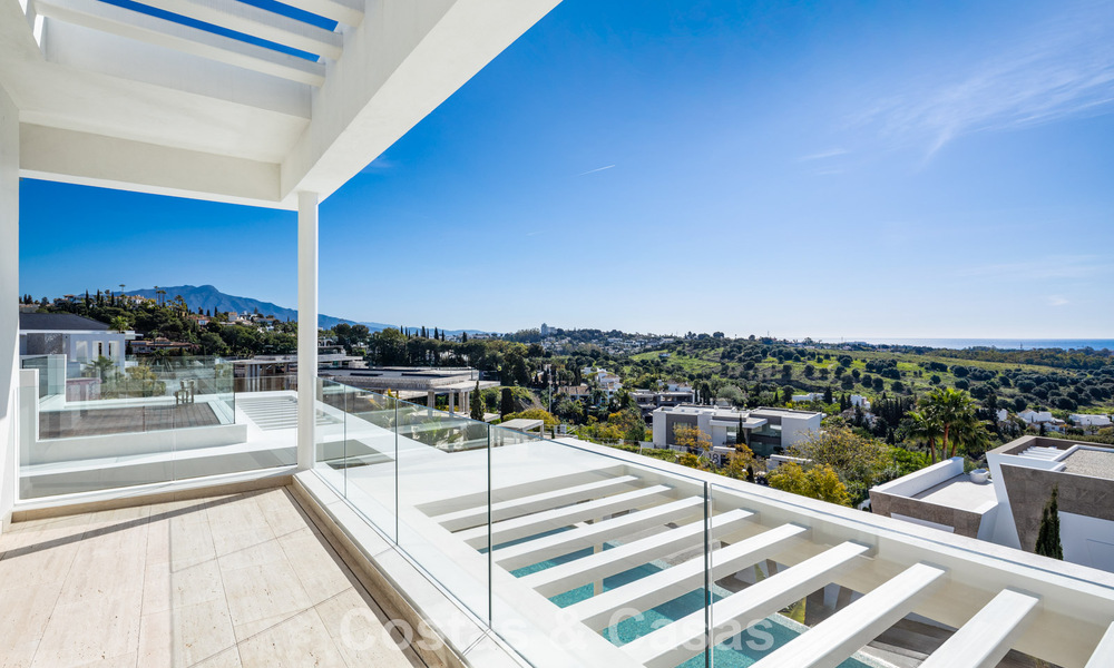 High-end luxevilla met panoramische vergezichten te koop in een golfresort op de Golden Mile in Benahavis - Marbella 780124
