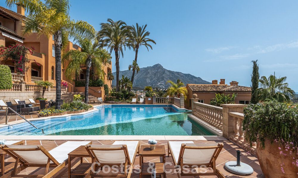 Eersteklas appartement met panoramisch zeezicht te koop in Nueva Andalucia’s golfvallei, Marbella 780276