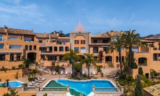 Eersteklas appartement met panoramisch zeezicht te koop in Nueva Andalucia’s golfvallei, Marbella 780279 
