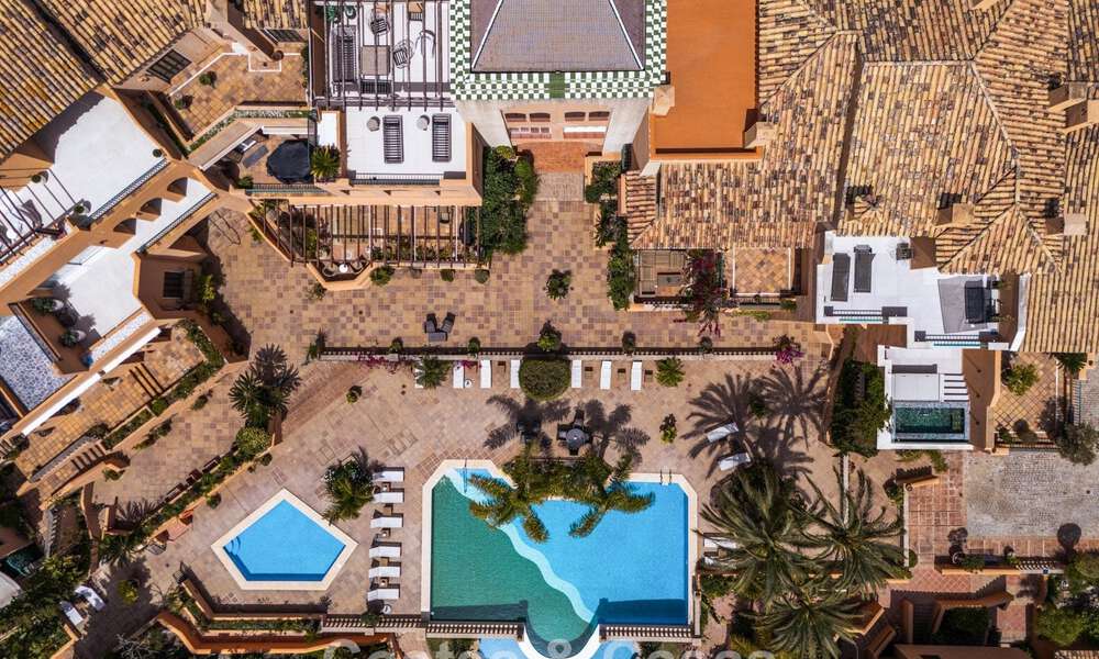 Eersteklas appartement met panoramisch zeezicht te koop in Nueva Andalucia’s golfvallei, Marbella 780280