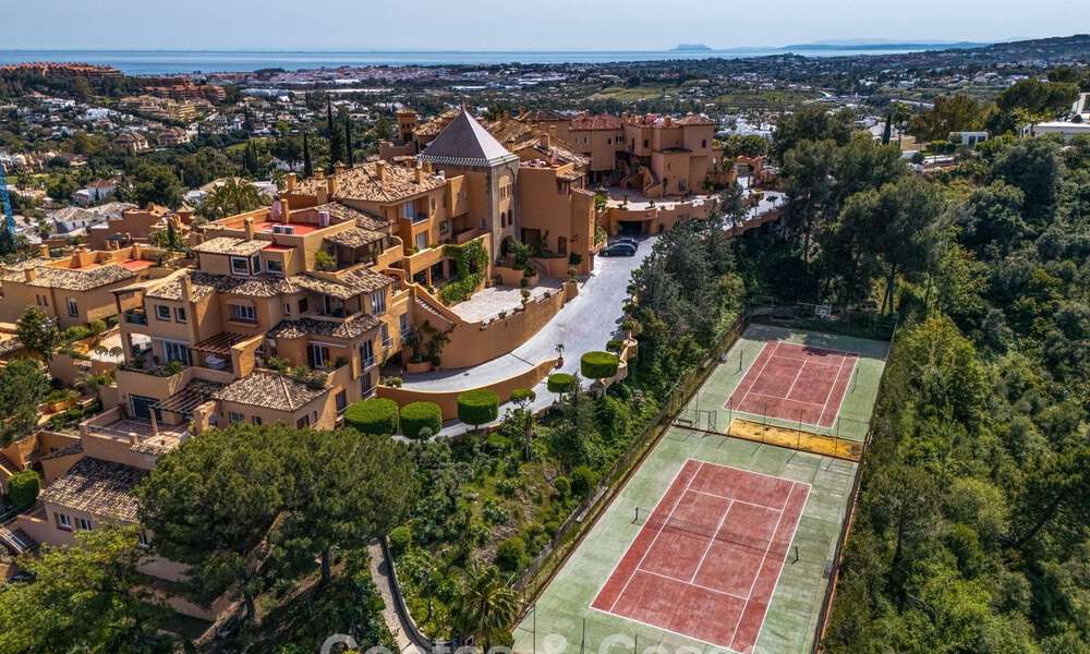 Eersteklas appartement met panoramisch zeezicht te koop in Nueva Andalucia’s golfvallei, Marbella 780294