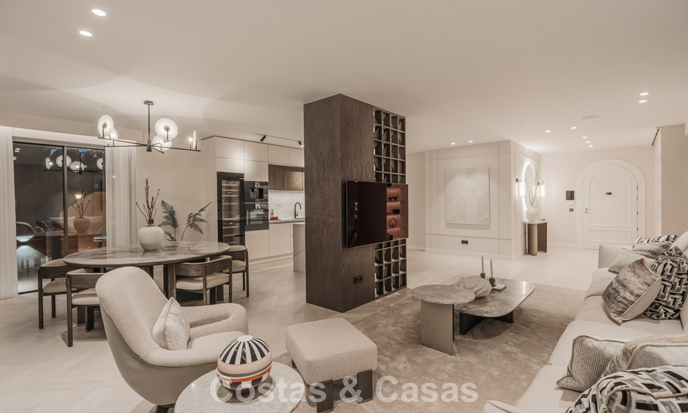 Eersteklas appartement met panoramisch zeezicht te koop in Nueva Andalucia’s golfvallei, Marbella 780306