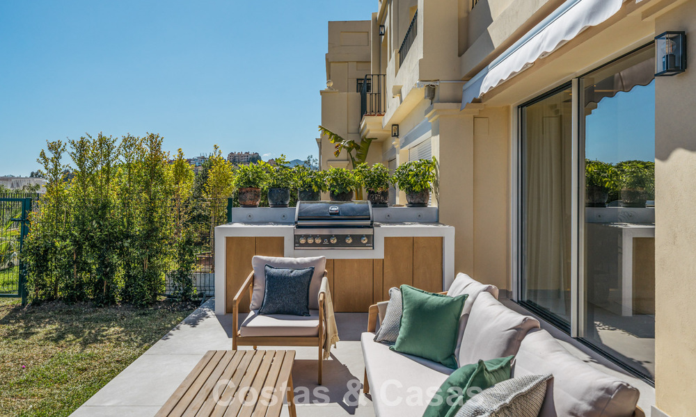 Instapklaar, modernistisch gerenoveerd herenhuis te koop in een gated community in La Quinta, Benahavis - Marbella 780328