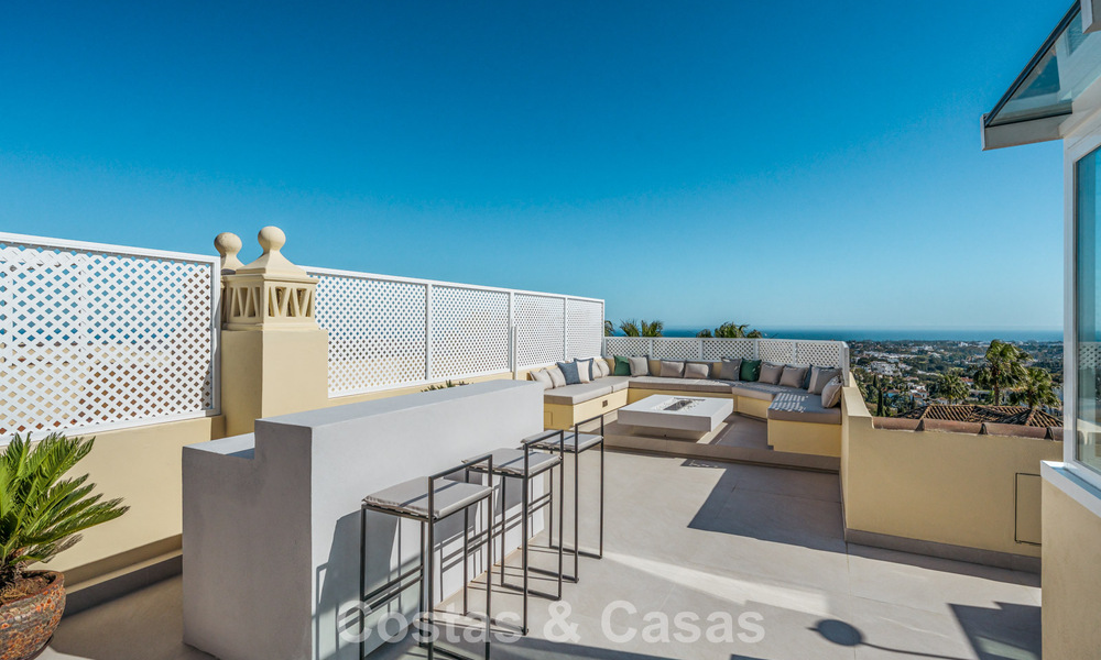 Instapklaar, modernistisch gerenoveerd herenhuis te koop in een gated community in La Quinta, Benahavis - Marbella 780336