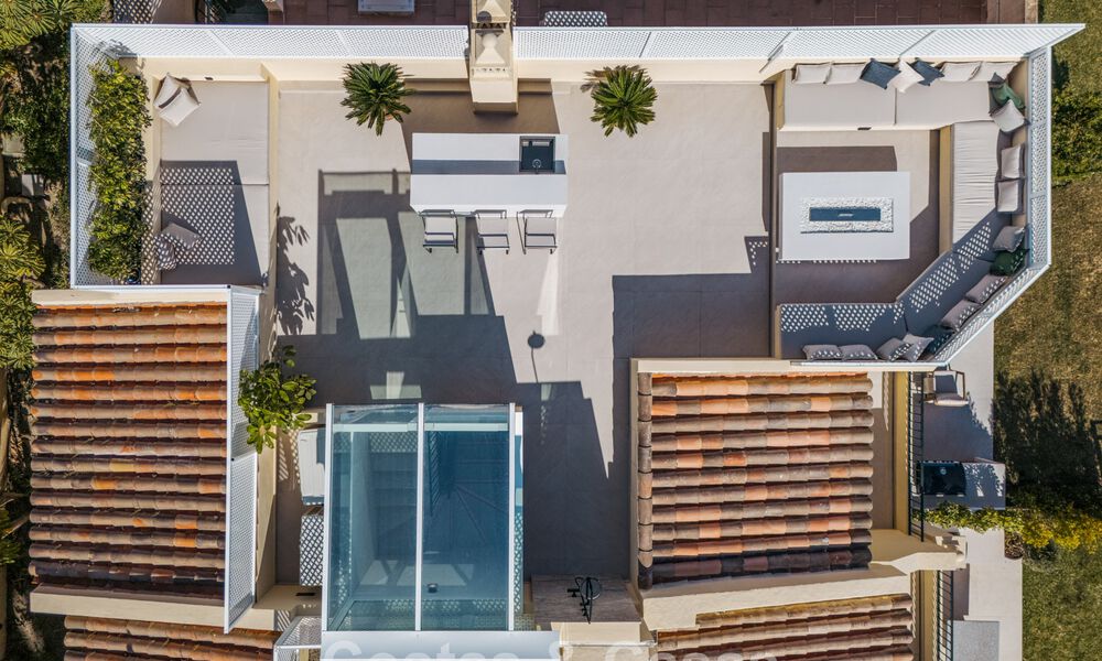 Instapklaar, modernistisch gerenoveerd herenhuis te koop in een gated community in La Quinta, Benahavis - Marbella 780337
