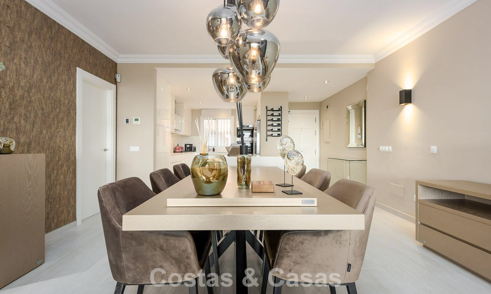 Ruim verhoogd tuinappartement met panoramisch zeezicht te koop in Benahavis - Marbella 780228