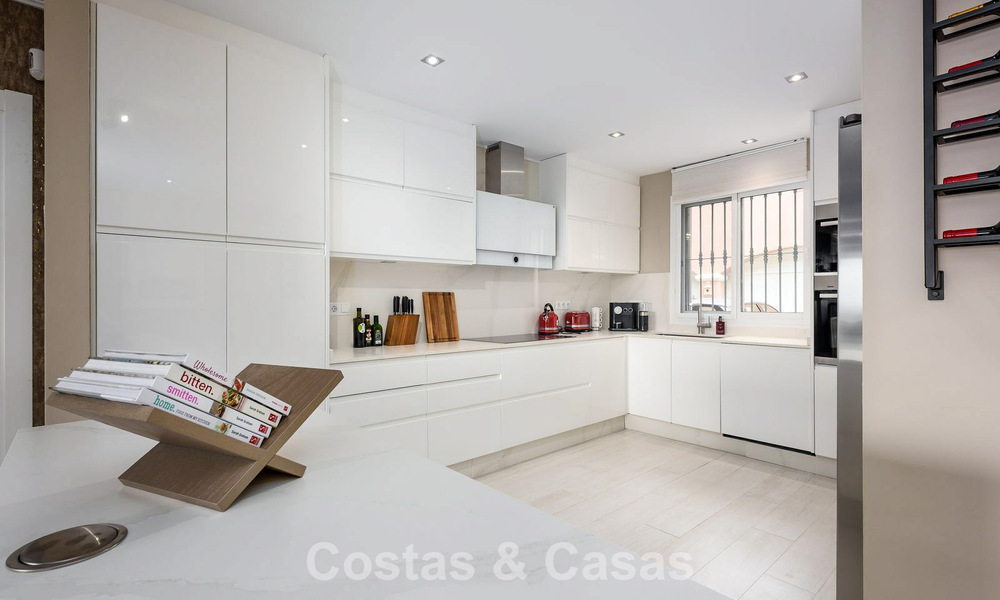Ruim verhoogd tuinappartement met panoramisch zeezicht te koop in Benahavis - Marbella 780230
