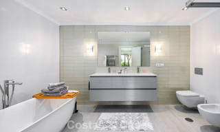 Ruim verhoogd tuinappartement met panoramisch zeezicht te koop in Benahavis - Marbella 780236 