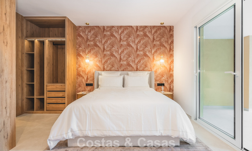 4-slaapkamer luxe appartement te koop in een beveiligd complex direct aan de golfbaan in Nueva Andalucia, Marbella 780354