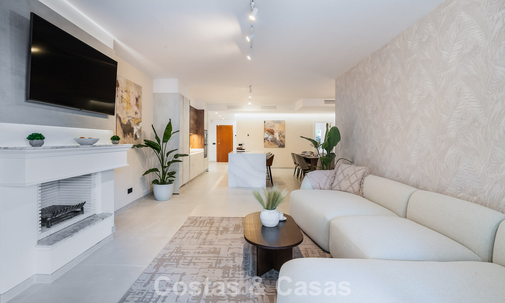 4-slaapkamer luxe appartement te koop in een beveiligd complex direct aan de golfbaan in Nueva Andalucia, Marbella 780367