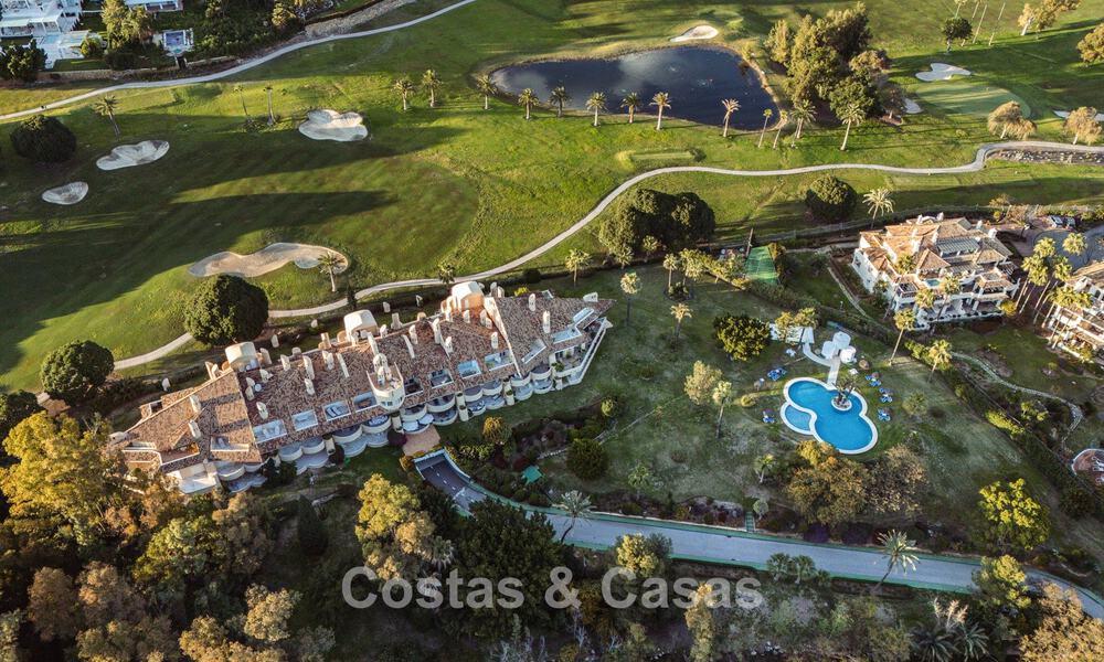 4-slaapkamer luxe appartement te koop in een beveiligd complex direct aan de golfbaan in Nueva Andalucia, Marbella 780373