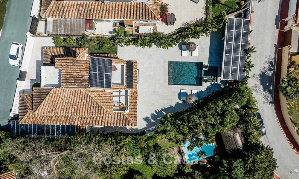 Ruime familievilla met een hedendaagse, Andalusiche charme te koop in Nueva Andalucia’s golfvallei, Marbella 780444