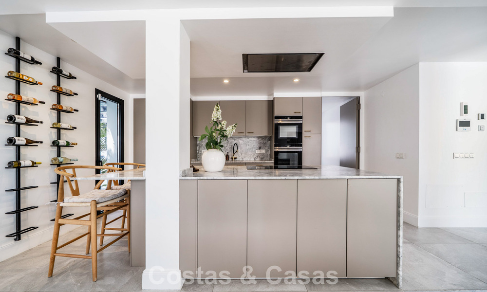 Ruime familievilla met een hedendaagse, Andalusiche charme te koop in Nueva Andalucia’s golfvallei, Marbella 780453