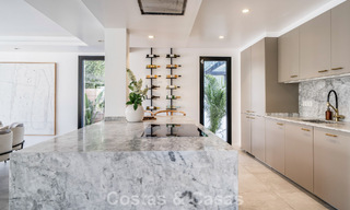 Ruime familievilla met een hedendaagse, Andalusiche charme te koop in Nueva Andalucia’s golfvallei, Marbella 780457 