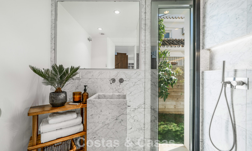 Ruime familievilla met een hedendaagse, Andalusiche charme te koop in Nueva Andalucia’s golfvallei, Marbella 780459