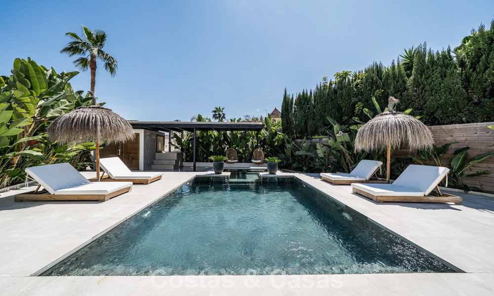Ruime familievilla met een hedendaagse, Andalusiche charme te koop in Nueva Andalucia’s golfvallei, Marbella 780460
