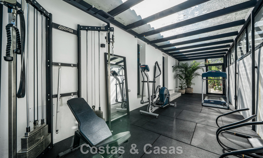 Ruime familievilla met een hedendaagse, Andalusiche charme te koop in Nueva Andalucia’s golfvallei, Marbella 780463