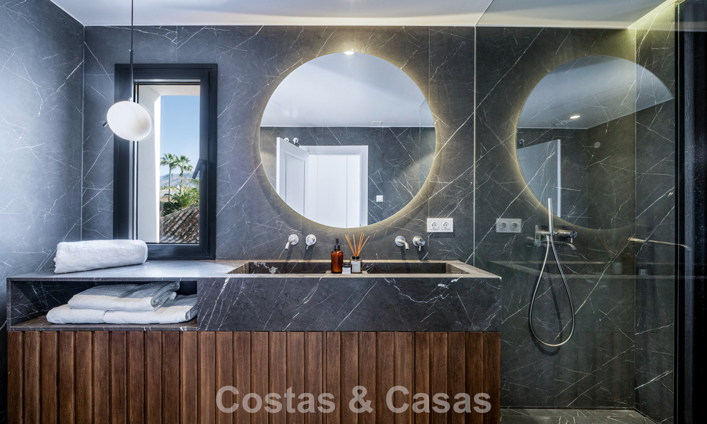 Ruime familievilla met een hedendaagse, Andalusiche charme te koop in Nueva Andalucia’s golfvallei, Marbella 780464