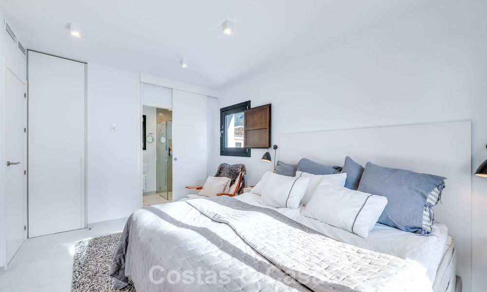 Charmant hoekhuis te koop in een exclusieve urbanisatie op de Golden Mile van Marbella 780471
