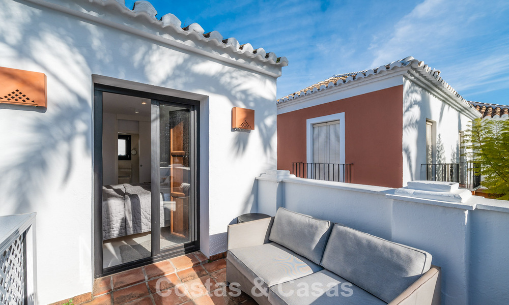 Charmant hoekhuis te koop in een exclusieve urbanisatie op de Golden Mile van Marbella 780473