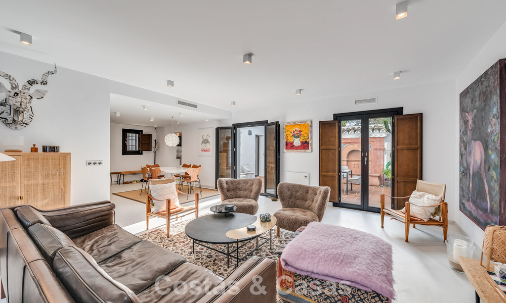 Charmant hoekhuis te koop in een exclusieve urbanisatie op de Golden Mile van Marbella 780490
