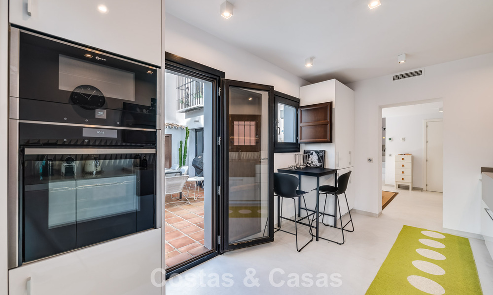 Charmant hoekhuis te koop in een exclusieve urbanisatie op de Golden Mile van Marbella 780492