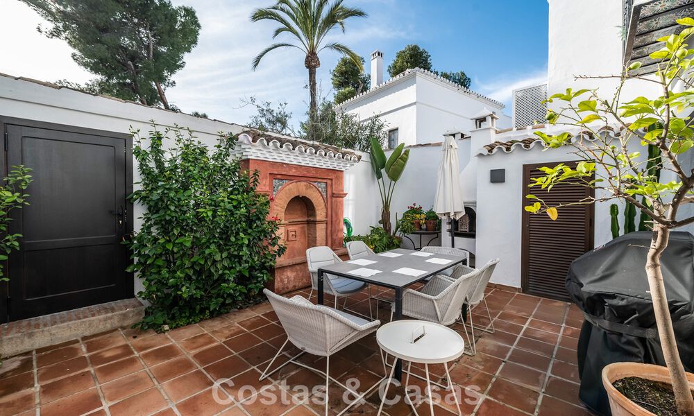 Charmant hoekhuis te koop in een exclusieve urbanisatie op de Golden Mile van Marbella 780495